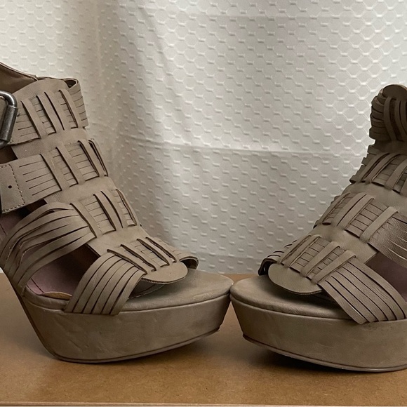 Pink and Pepper shoes size 8.5 - Picture 2 of 8